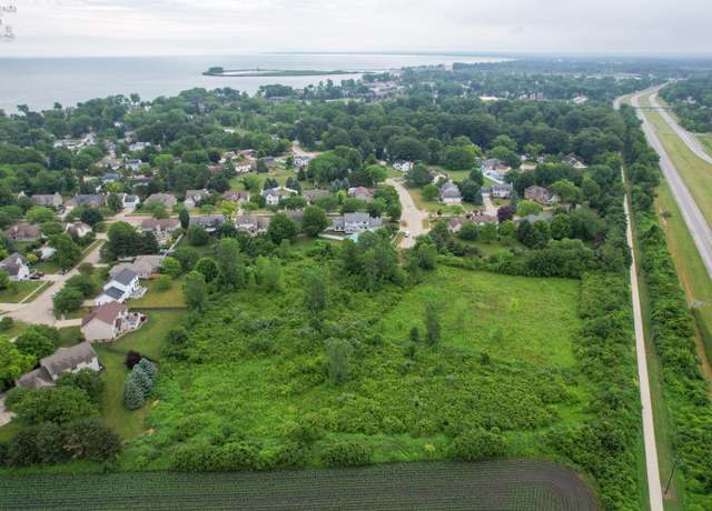 Property at 676 Salem Dr, Huron, OH 44839