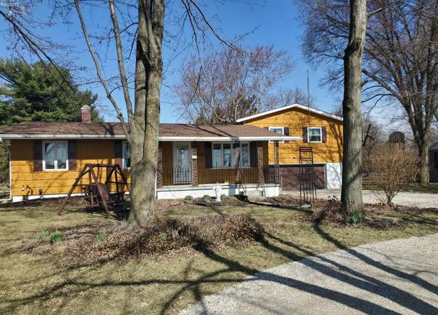 Property at 1028 Sandusky St, Fostoria, OH 44830, 3 beds, 2 baths