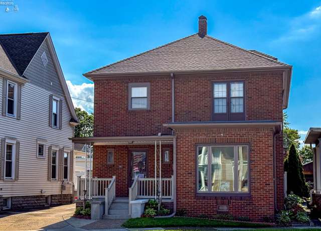 Property at 1031 Columbus Ave, Sandusky, OH 44870, 4 beds, 2.5 baths