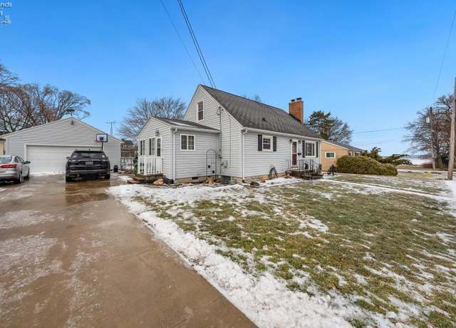 Property at 109 Cherry St, Marblehead, OH 43440, 3 beds, 1.5 baths