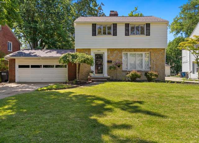 Property at 2849 Kenwood Blvd, Toledo, OH 43606, 3 beds, 1.5 baths