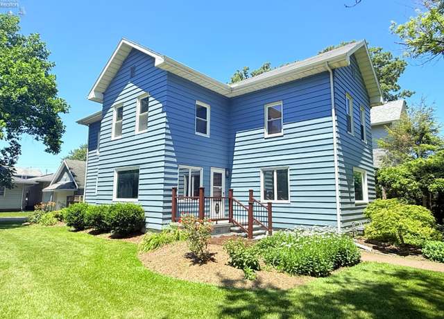 Property at 230 Adams St, Port Clinton, OH 43452, 4 beds, 3.5 baths