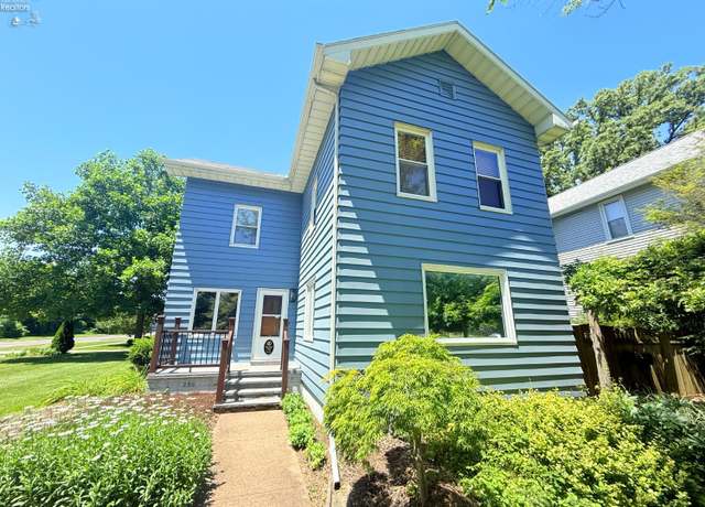 Property at 230 Adams St, Port Clinton, OH 43452, 4 beds, 3.5 baths