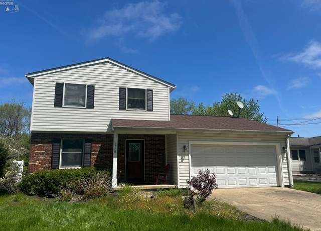 Property at 2706 12th St, Sandusky, OH 44870, 3 beds, 1.5 baths