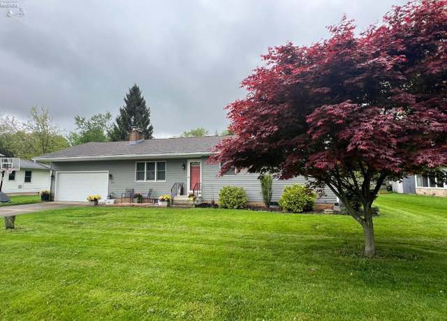 Property at 6 Breezewood Dr, Norwalk, OH 44857, 3 beds, 1.5 baths