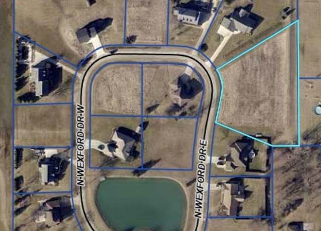 Property at 141 N Wexford Dr, Oak Harbor, OH 43449