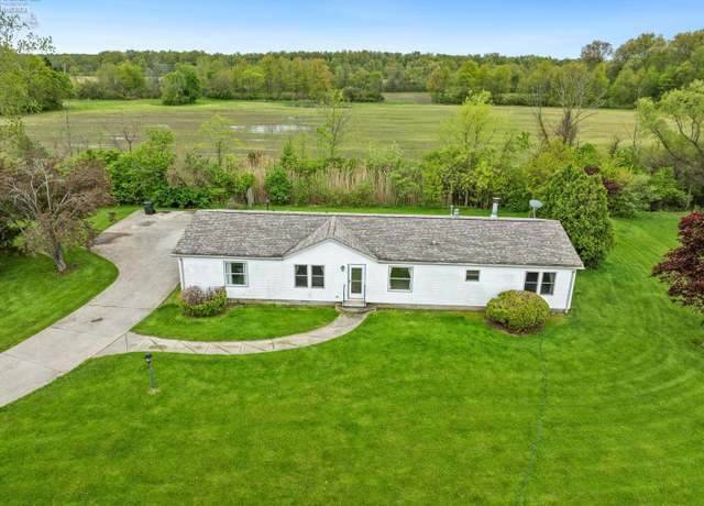 Property at 412 S Spring Crest Dr, Marblehead, OH 43440, 3 beds, 2 baths