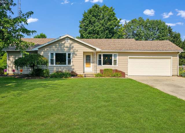 Property at 1636 Arrowhead Dr, Fremont, OH 43420, 3 beds, 1.5 baths