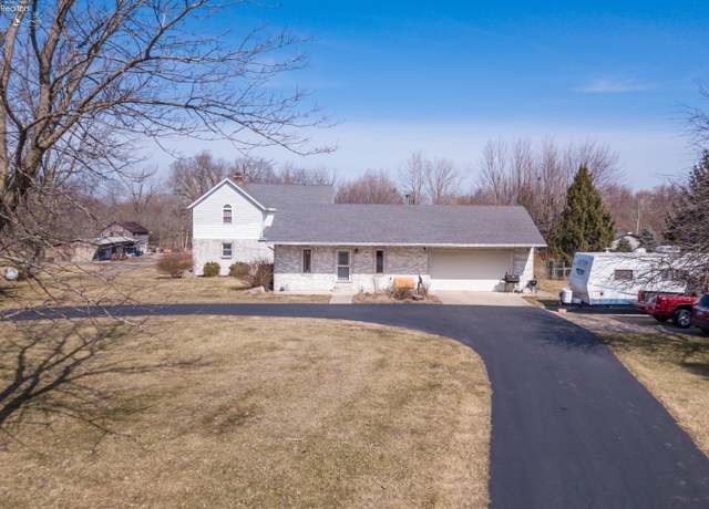 Property at 40 Laird Dr, Fremont, OH 43420, 4 beds, 1 bath