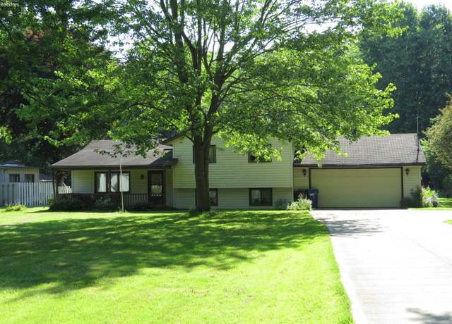 Property at 671 S S. Lake St. St, Amherst, OH 44001, 3 beds, 1.5 baths