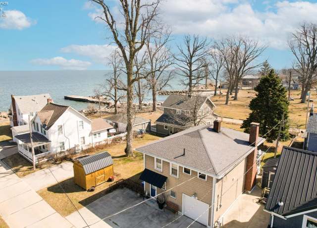 Property at 22 Oakwood Ave, Huron, OH 44839, 3 beds, 1 bath