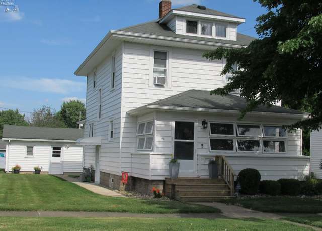 Property at 411 Euclid St, Willard, OH 44890, 3 beds, 1.5 baths