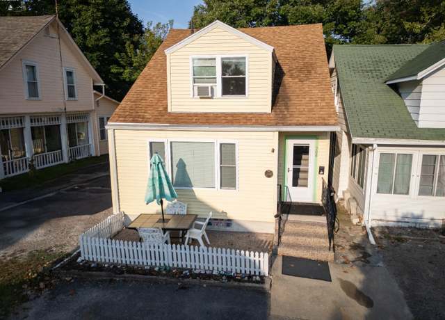 Property at 208 Sycamore Ave, Lakeside, OH 43440, 4 beds, 3.5 baths