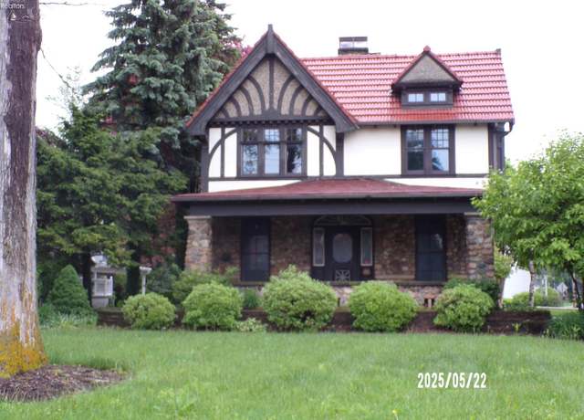 Property at 408 W Main St, Bellevue, OH 44811, 6 beds, 7 baths