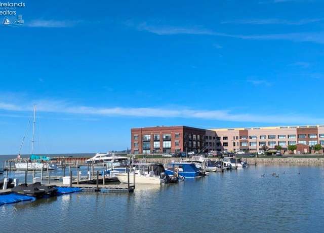 Property at 401 W Shoreline Dr #124, Sandusky, OH 44870, 1 bed, 2 baths