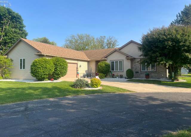 Property at 210 Briarwood Dr, Fremont, OH 43420, 2 beds, 2 baths
