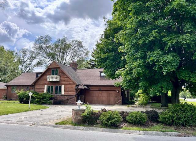 Property at 780 Angela Dr, Fostoria, OH 44830, 4 beds, 4.5 baths