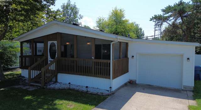 Photo of 1805 Briarcrest Dr, Port Clinton, OH 43452