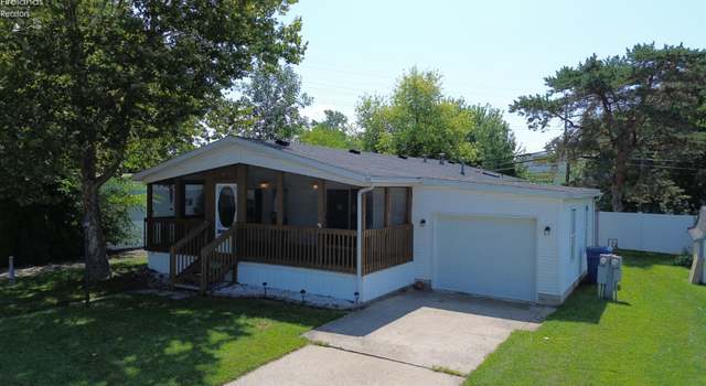 Photo of 1805 Briarcrest Dr, Port Clinton, OH 43452