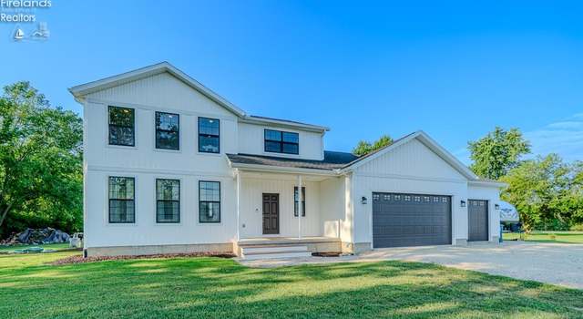 Photo of 1990 E Lockwood Rd, Port Clinton, OH 43452