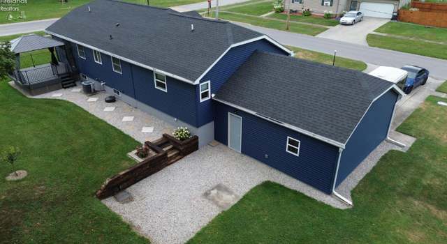 Photo of 104 Belle Ave, Bellevue, OH 44811