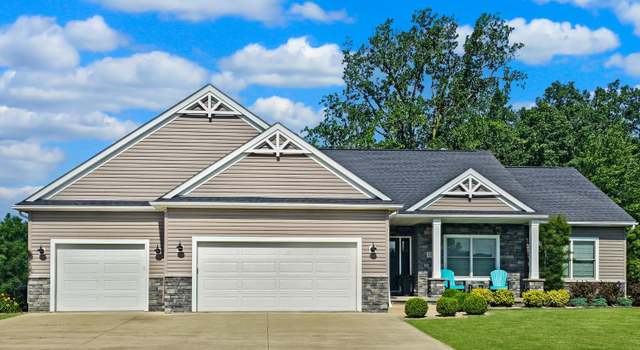 Photo of 253 Woodhaven Cresent Dr, Clyde, OH 43410