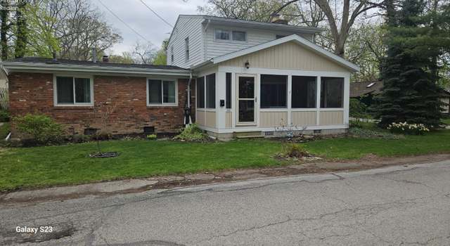 Photo of 310 E 5th St, Lakeside, OH 43440