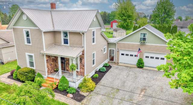 Photo of 134 Hobson St, Bellevue, OH 44811