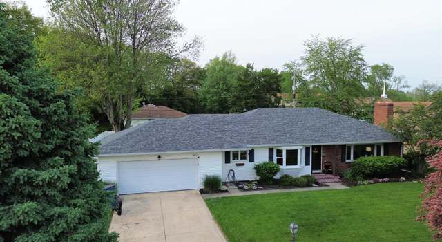 Photo of 1432 River Dr, Fremont, OH 43420