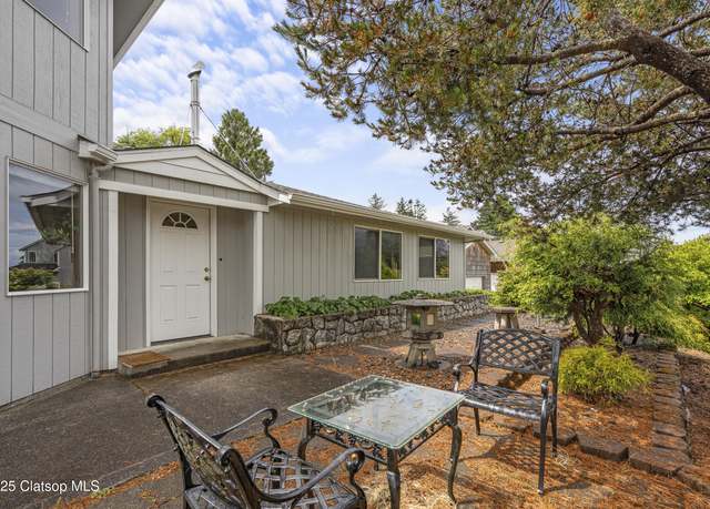 Property at 2155 Maple St, Seaside, OR 97006, 5 beds, 2.5 baths