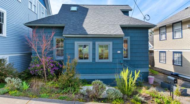 Photo of 937 14th St, Astoria, OR 97103