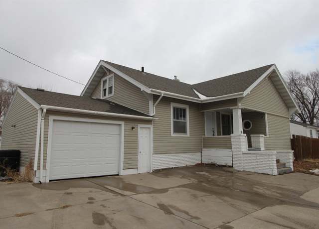 Property at 304 Pasewalk Ave, Norfolk, NE 68701, 4 beds, 2 baths