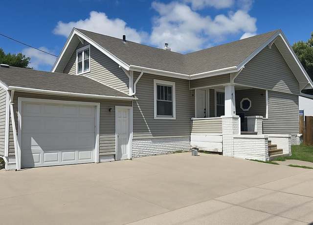Property at 304 Pasewalk Ave, Norfolk, NE 68701, 4 beds, 2 baths