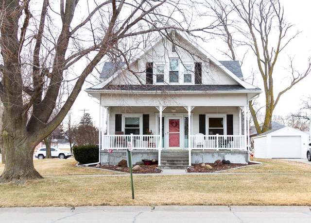 Property at 501 Oak St, Humphrey, NE 68642, 4 beds, 2 baths