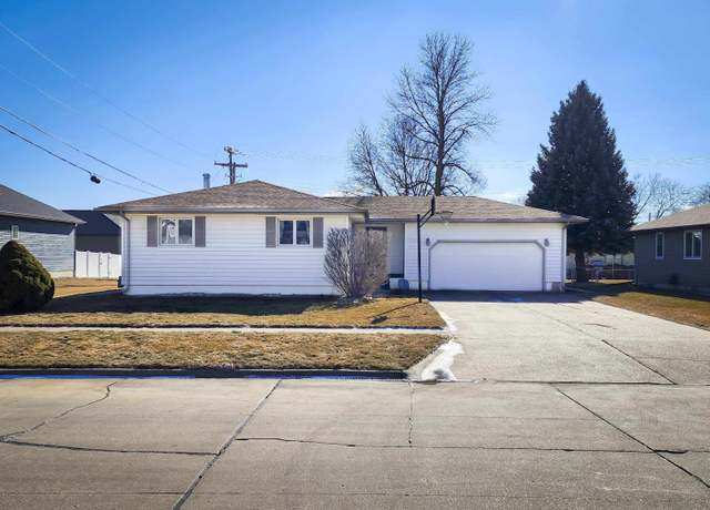Property at 712 Pasewalk Ave, Norfolk, NE 68701, 5 beds, 3 baths