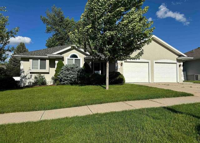 Property at 1506 Charolais Dr, Norfolk, NE 68701, 4 beds, 3 baths