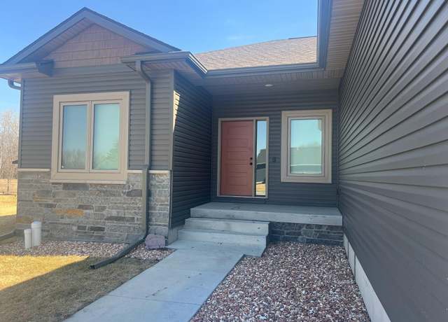 Property at 709 Ferguson Dr, Norfolk, NE 68701, 6 beds, 3 baths