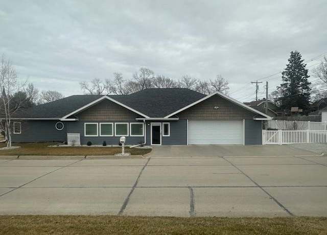 Property at 313 8th St, Albion, NE 68620, 6 beds, 3 baths