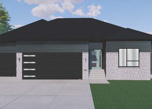 Property at 2203 Blackberry Dr, Norfolk, NE 68701, 5 beds, 3 baths