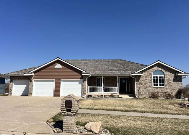 Property at 1408 Eldorado Rd, Norfolk, NE 68701, 4 beds, 4 baths