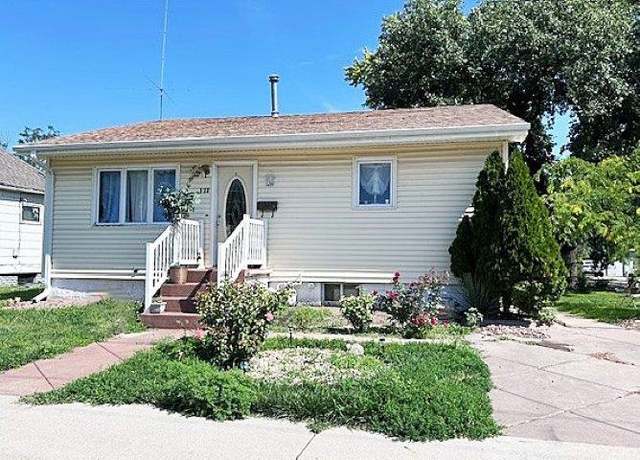 Property at 112 Pasewalk Ave, Norfolk, NE 68701, 2 beds, 2 baths