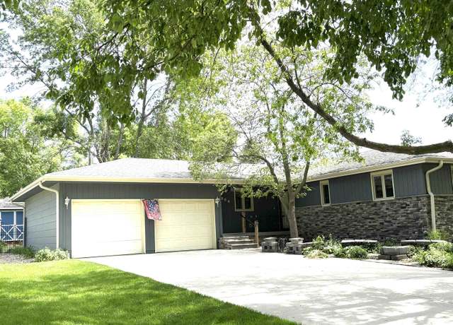 Property at 1904 Bel Air Rd, Norfolk, NE 68701, 4 beds, 3 baths