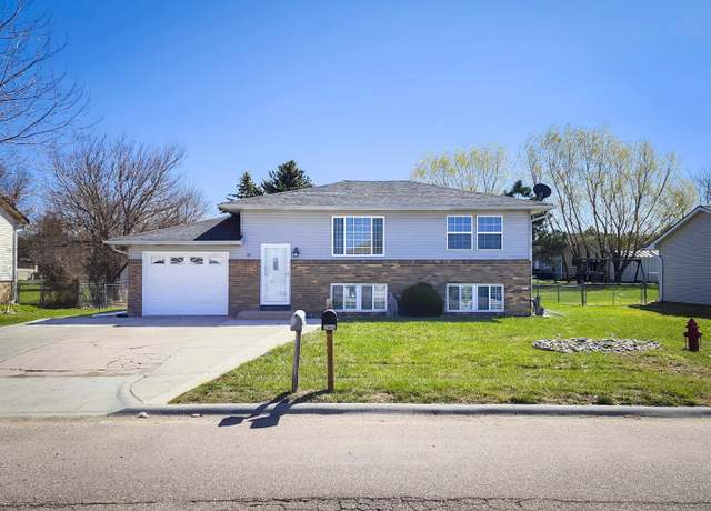 Property at 2006 Eastwood St, Norfolk, NE 68701, 5 beds, 2 baths