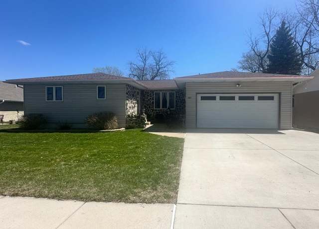 Property at 405 15th St, Norfolk, NE 68701, 4 beds, 3 baths