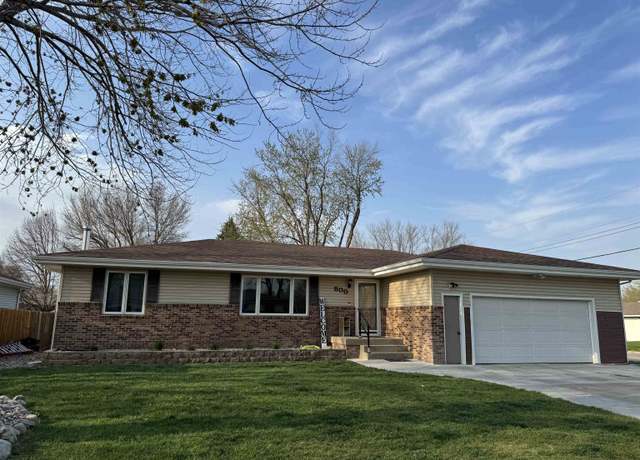 Property at 800 Volkman Dr, Norfolk, NE 68701, 5 beds, 4 baths