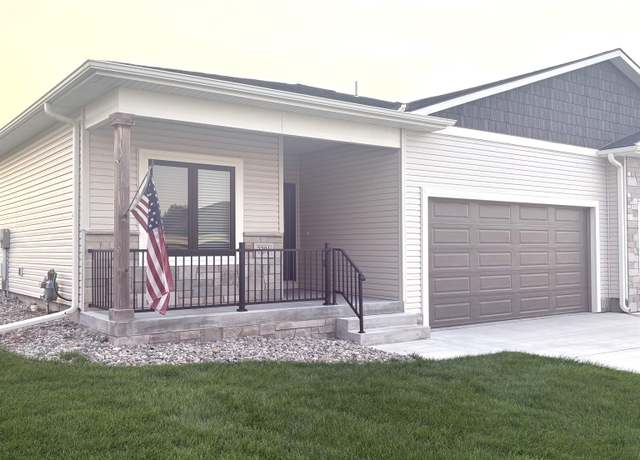 Property at 2201 26th St, Norfolk, NE 68701, 3 beds, 3 baths