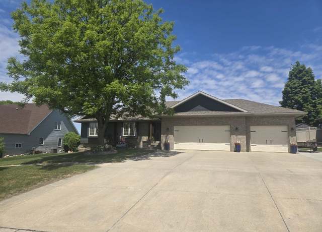 Property at 2920 Dover Dr, Norfolk, NE 68701, 4 beds, 3 baths