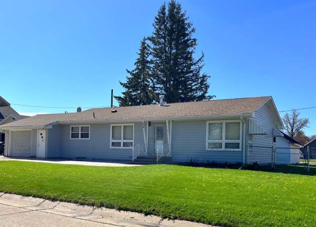 Property at 608 Harper Ave, Plainview, NE 68769, 4 beds, 2 baths