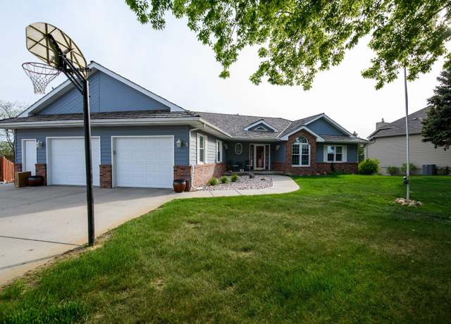 Property at 1213 Eldorado Rd, Norfolk, NE 68701, 5 beds, 3 baths