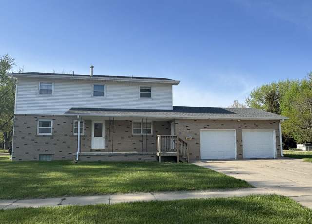 Property at 504 Phillip Ave, Norfolk, NE 68701, 5 beds, 3 baths